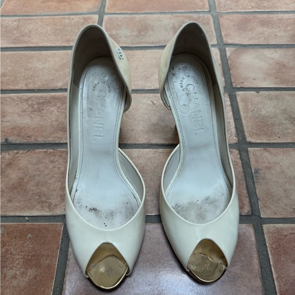 CHANEL Women's Elegant Cream and Gold Heels - Picture 1 of 6
